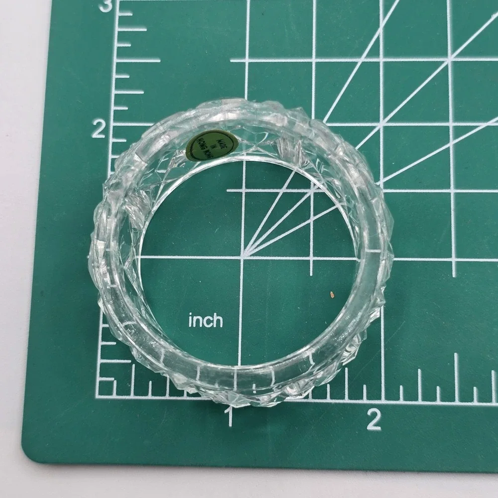 Vtg Set of 4 Acrylic Clear Crystal Cut Round Napkin Rings Made in Hong Kong